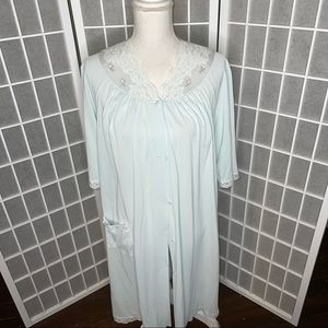 Pale baby blue robe peignoir size medium short sleeve